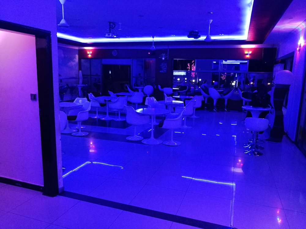 golden zambezi lodge