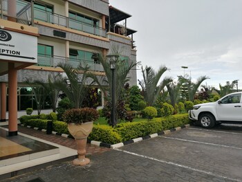 golden zambezi lodge