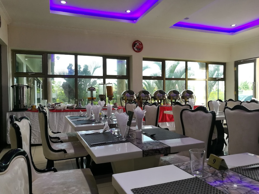 golden zambezi lodge