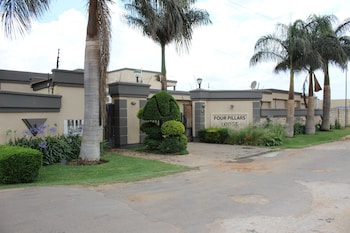 four pillars lodge