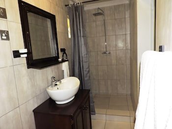 Cafe Zambezi House Of Africa,Near Livingstone Museum,2 star
