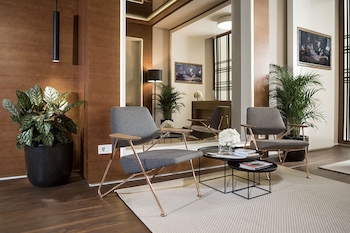 dominic smart and luxury suites parliament