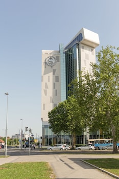 Sheraton Novi Sad,Sremska Kamenica>>Novi Sad,4 star