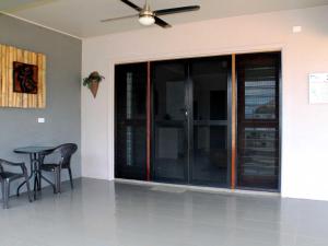 vanuatu beachfront apartments