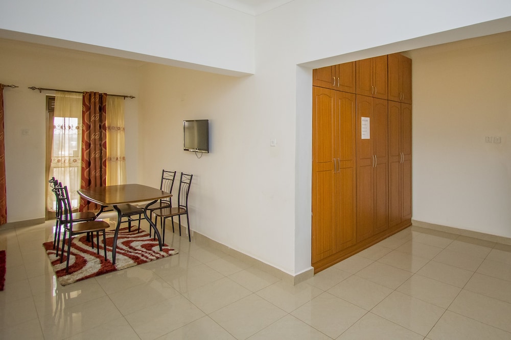 reinah tourist hotel