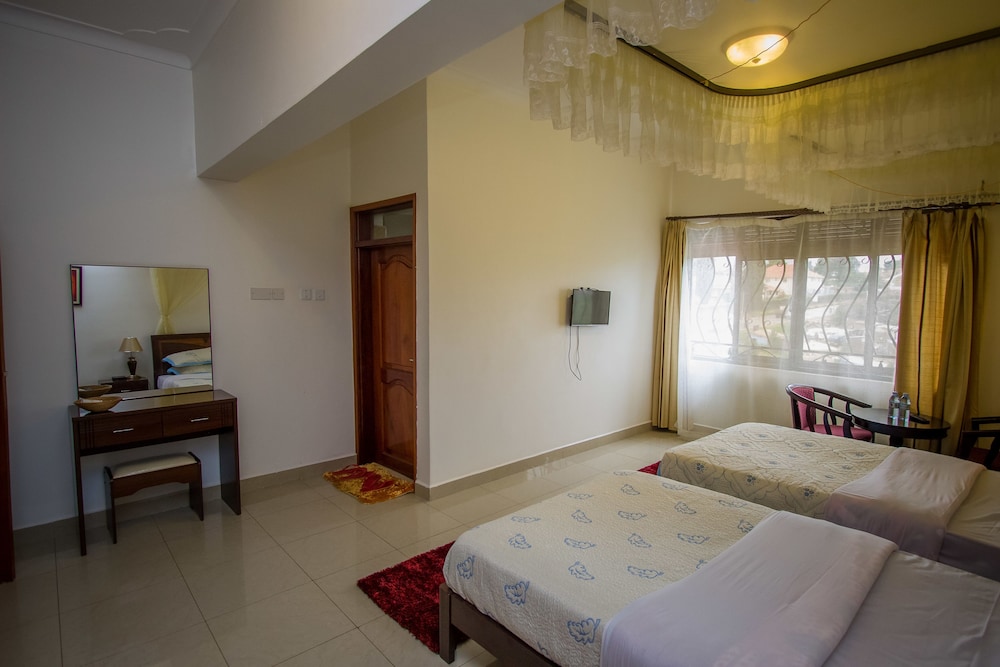 reinah tourist hotel