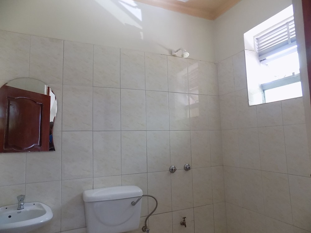 Relief Motel,Western Uganda National Parks>>Fort Portal,2 star