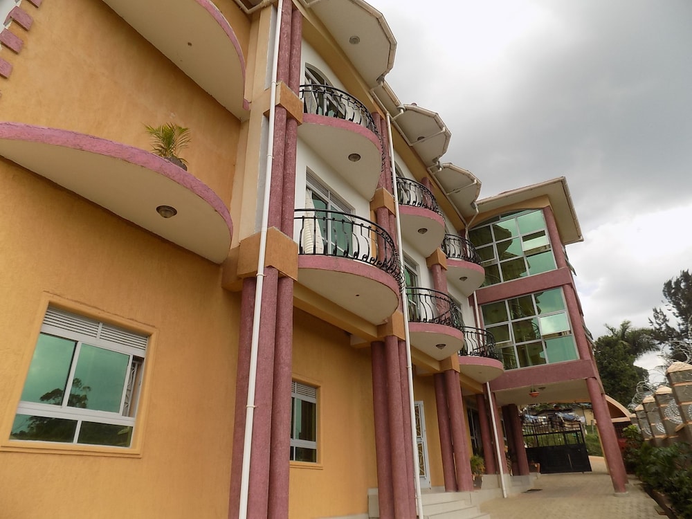 Relief Motel,Western Uganda National Parks>>Fort Portal,2 star