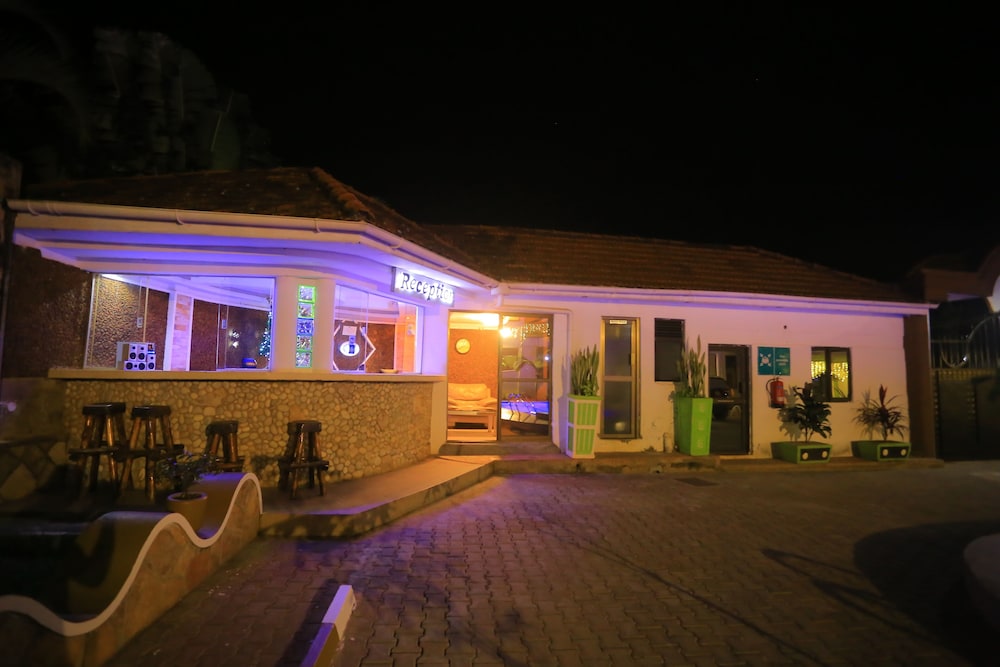 mowicribs hotel and spa