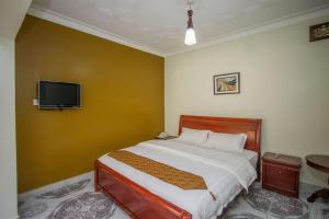 tuzza hotel