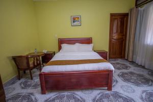 tuzza hotel