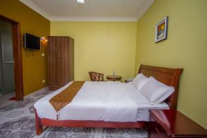 tuzza hotel