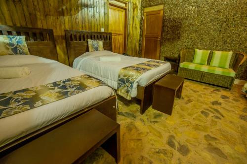 lake bunyonyi eco resort