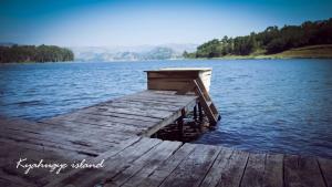 lake bunyonyi eco resort