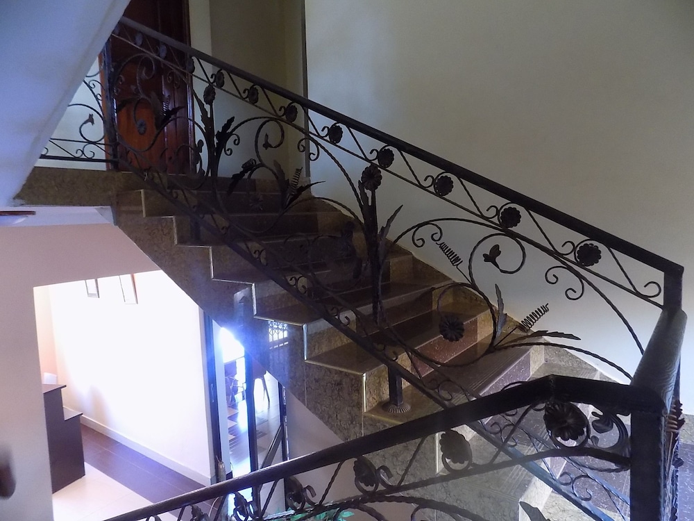 olina hotel and apartments