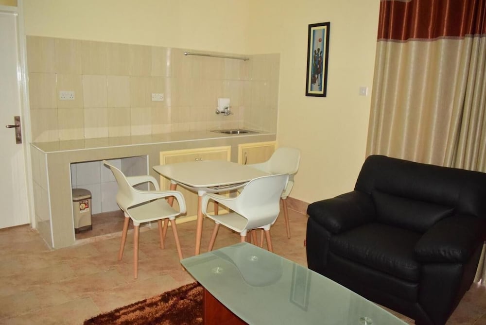 latitude 1 serviced suites