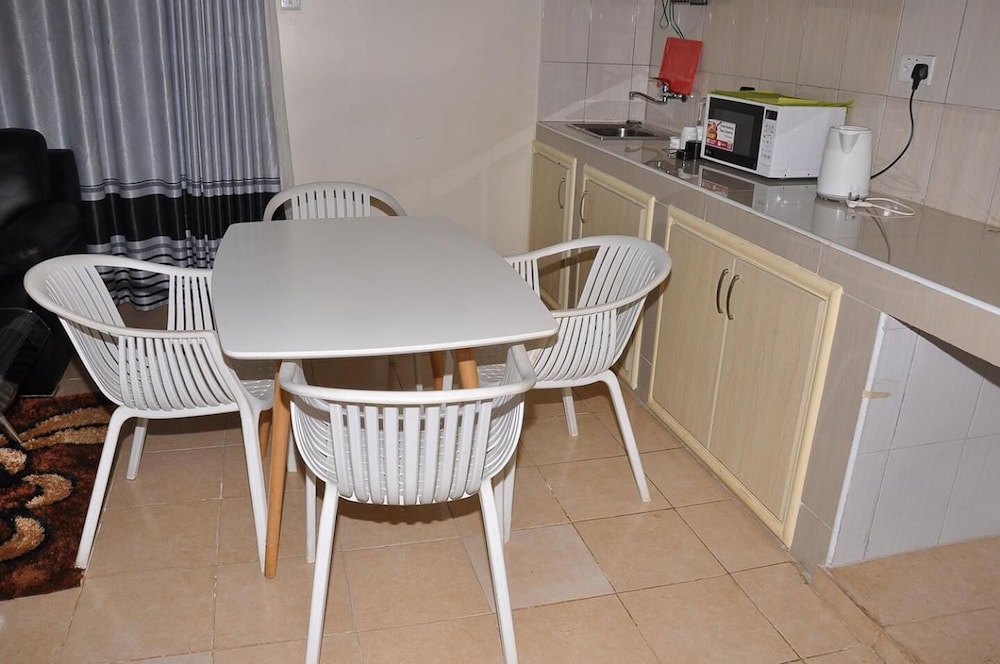 latitude 1 serviced suites