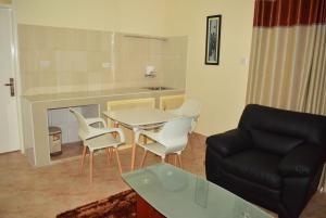 latitude 1 serviced suites