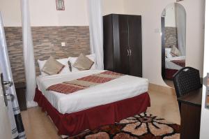 latitude 1 serviced suites