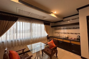 chiang rai grand room hotel