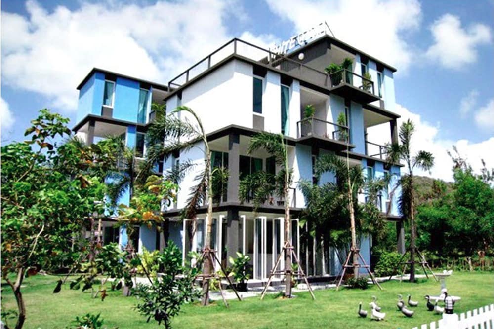 white at sea resort