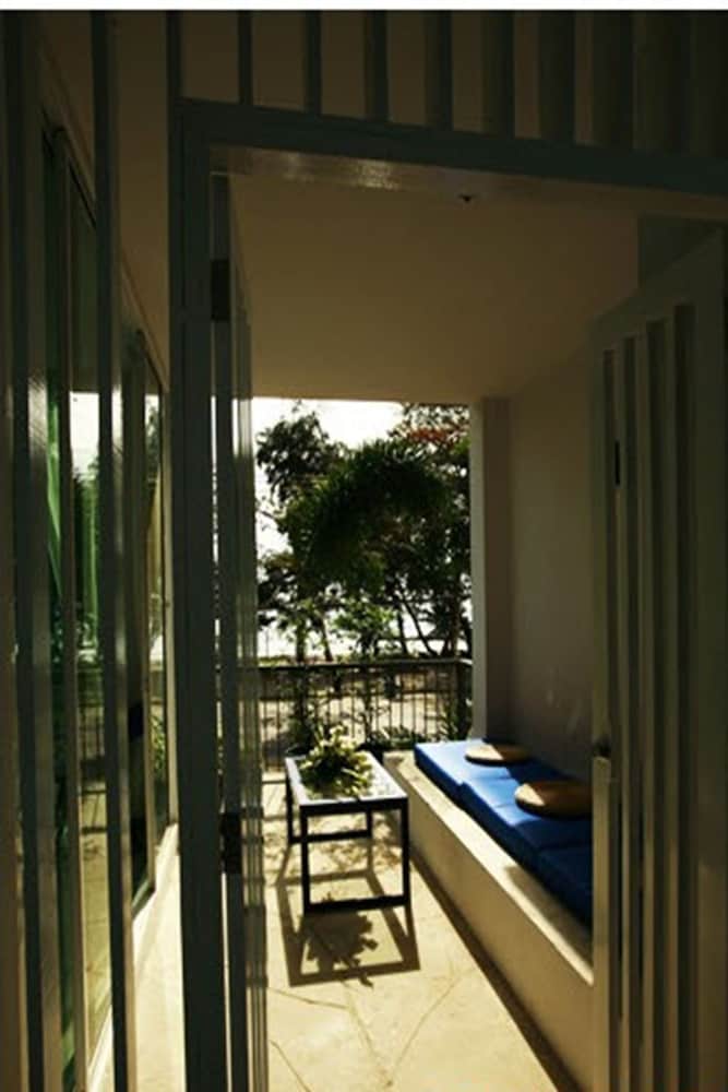 white at sea resort