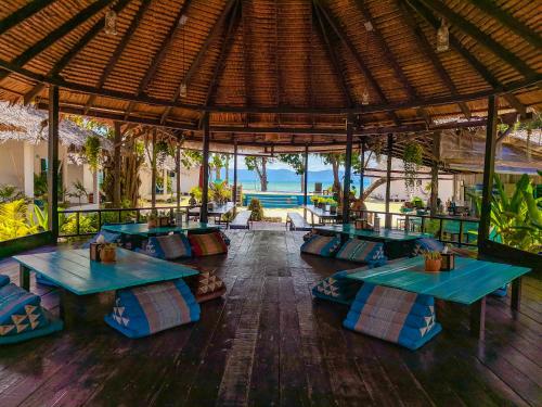 sarana bungalows adults only