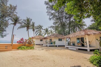 sarana bungalows adults only