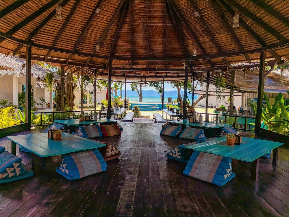 sarana bungalows adults only