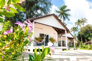 sarana bungalows adults only