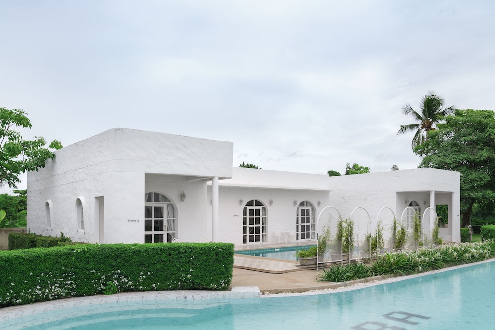 villa la flora kanchanaburi