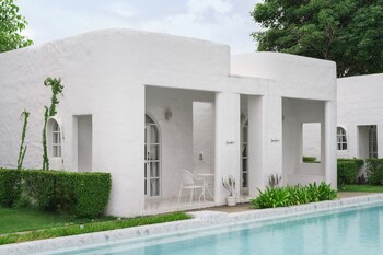 villa la flora kanchanaburi