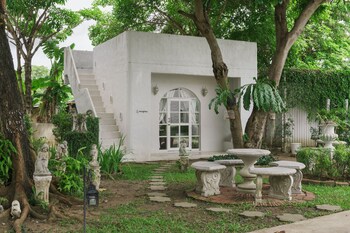 villa la flora kanchanaburi