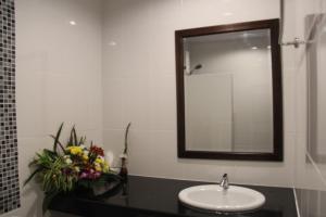 the seashore kamala service apartment