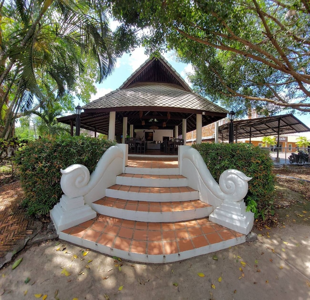 apirata resort