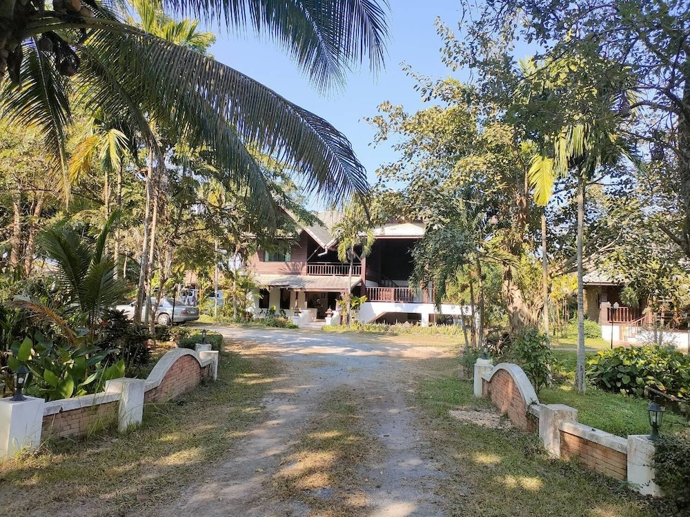 apirata resort