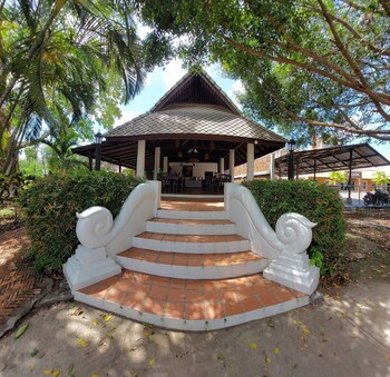 apirata resort