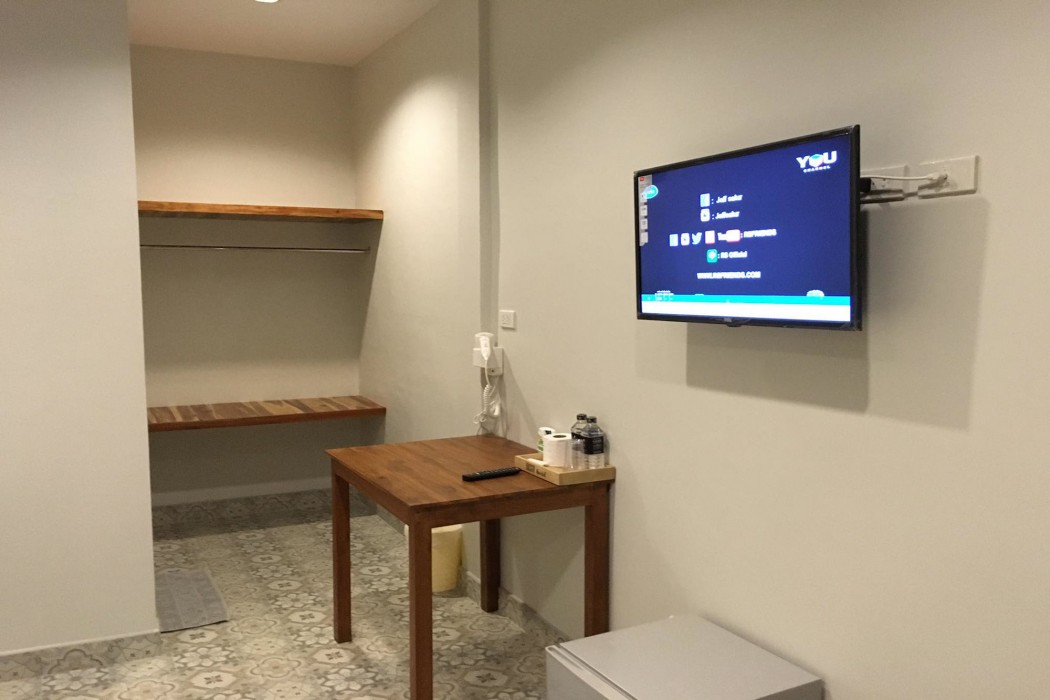 warm well hostel kanchanaburi