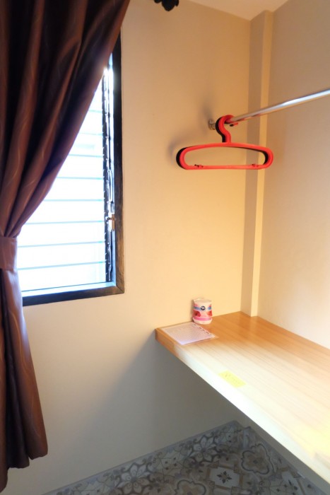 warm well hostel kanchanaburi