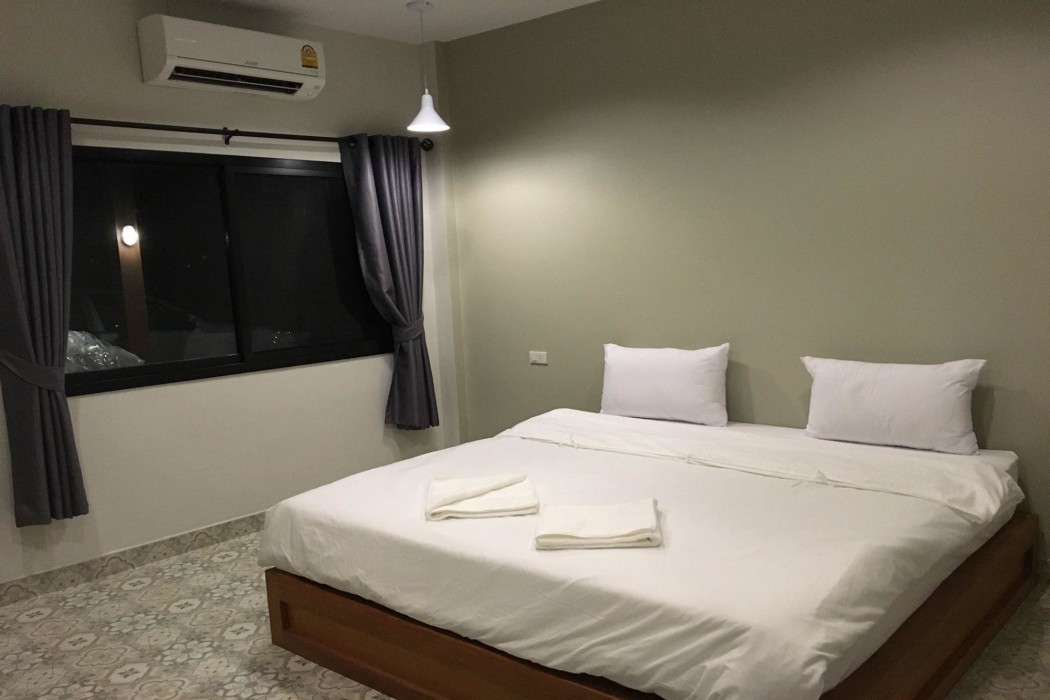 warm well hostel kanchanaburi