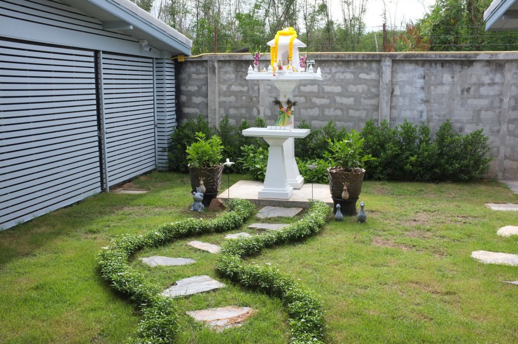 warm well hostel kanchanaburi