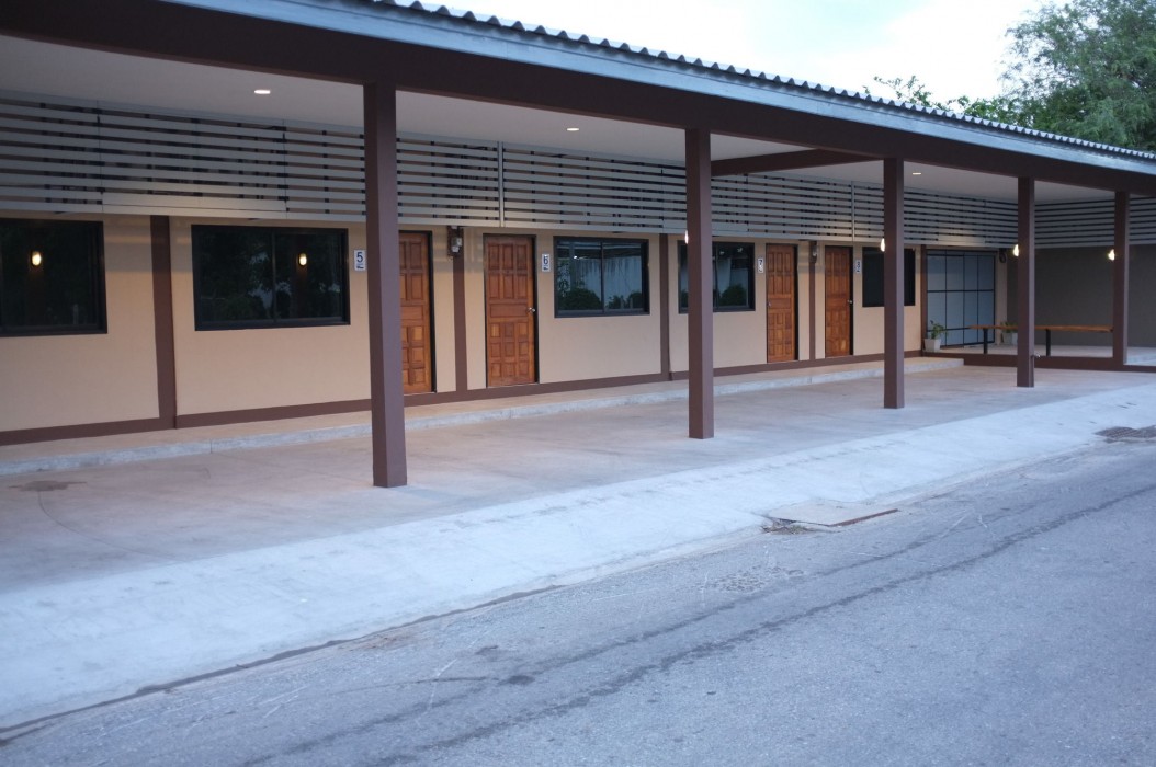 warm well hostel kanchanaburi