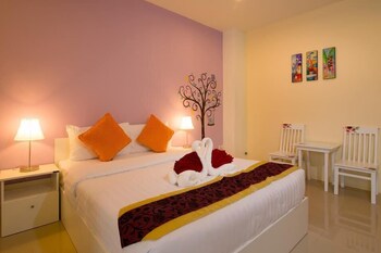 petch ranong at town