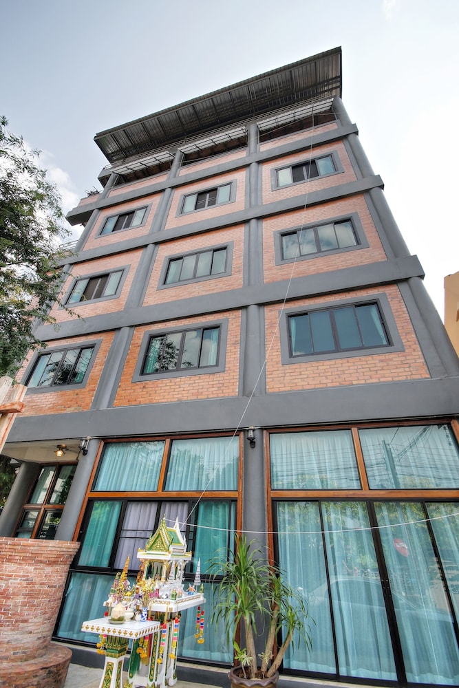 saengpanya home boutique hotel sha plus