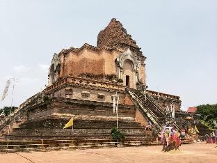 ten boutique house adults only