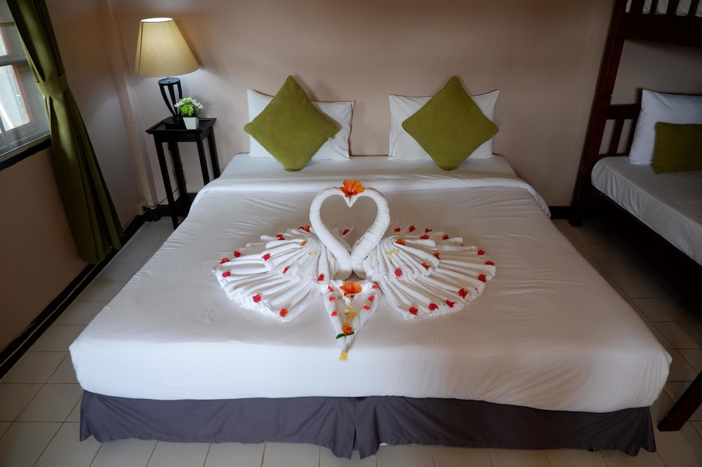 kata beachwalk hotel and bungalows