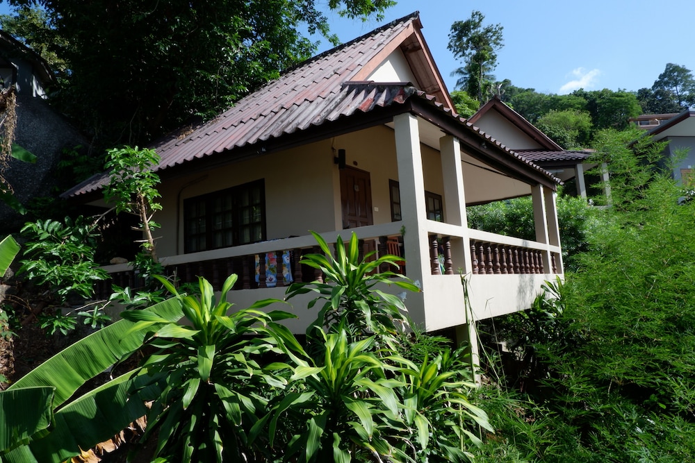 kata beachwalk hotel and bungalows