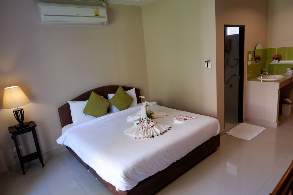 kata beachwalk hotel and bungalows