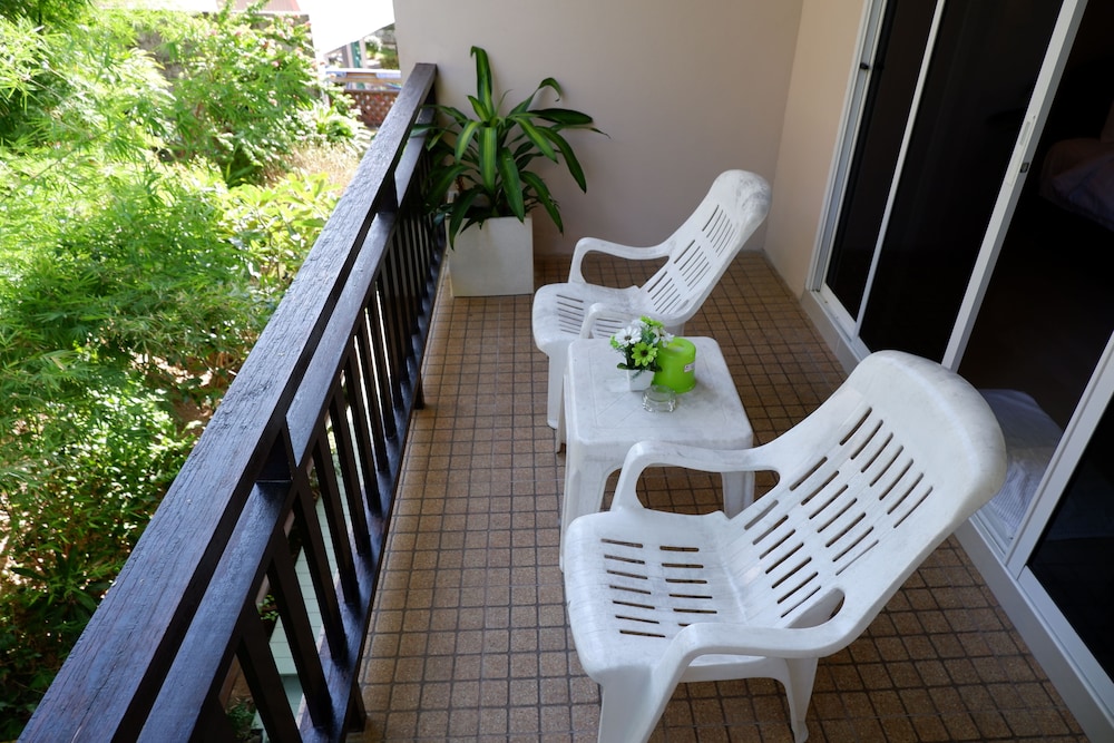 kata beachwalk hotel and bungalows