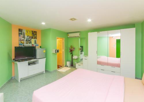 aree s house